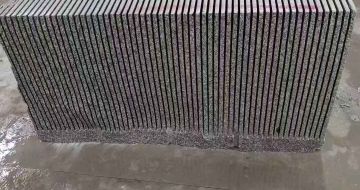 阜阳芝麻白毛板荒料切割