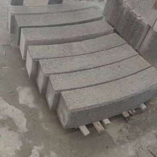 阜阳芝麻白弧形路牙石