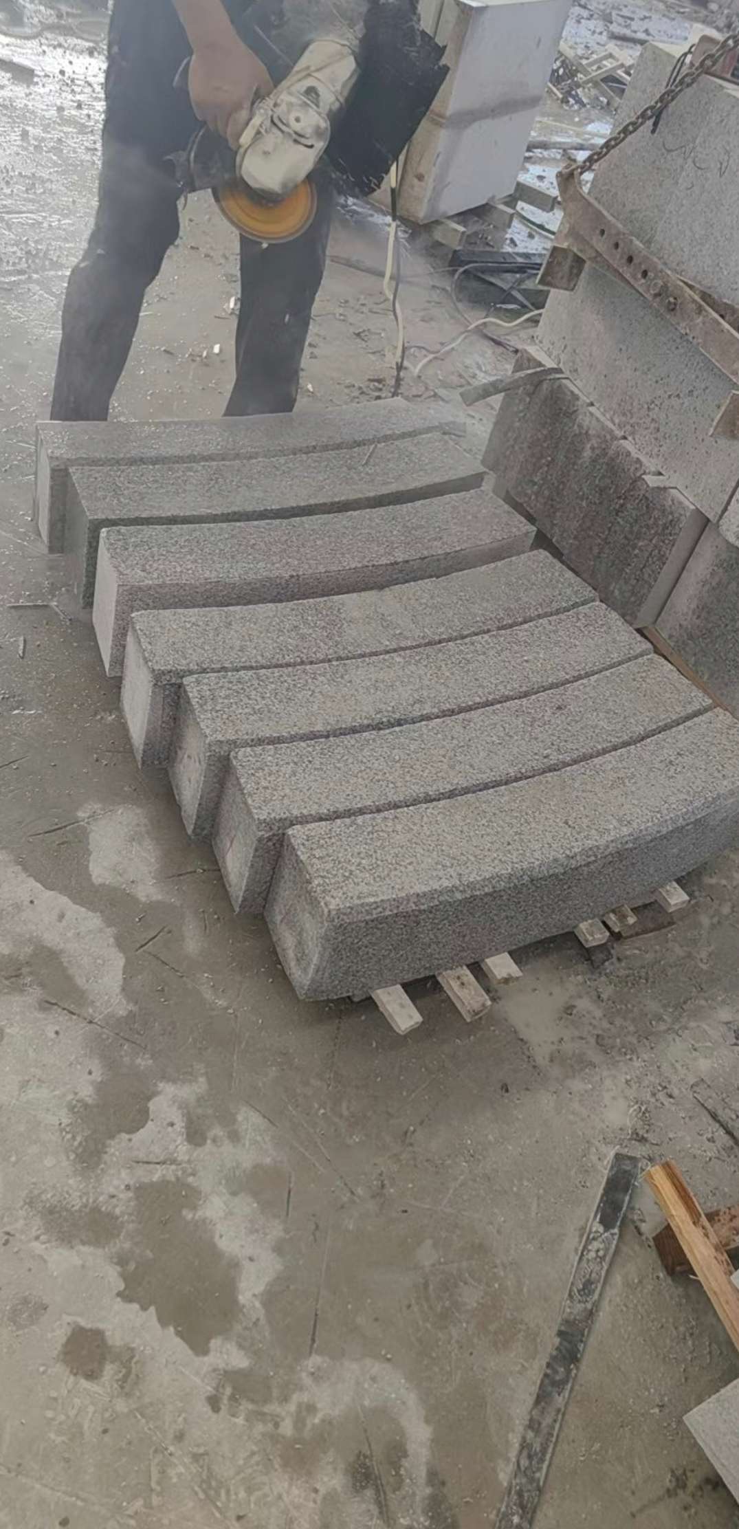 阜阳芝麻白弧形路牙石
